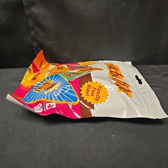 Nacho Pile Family Fun Size High Energy Game Ages 7+ For 2-6 Players - Picture 5 of 6